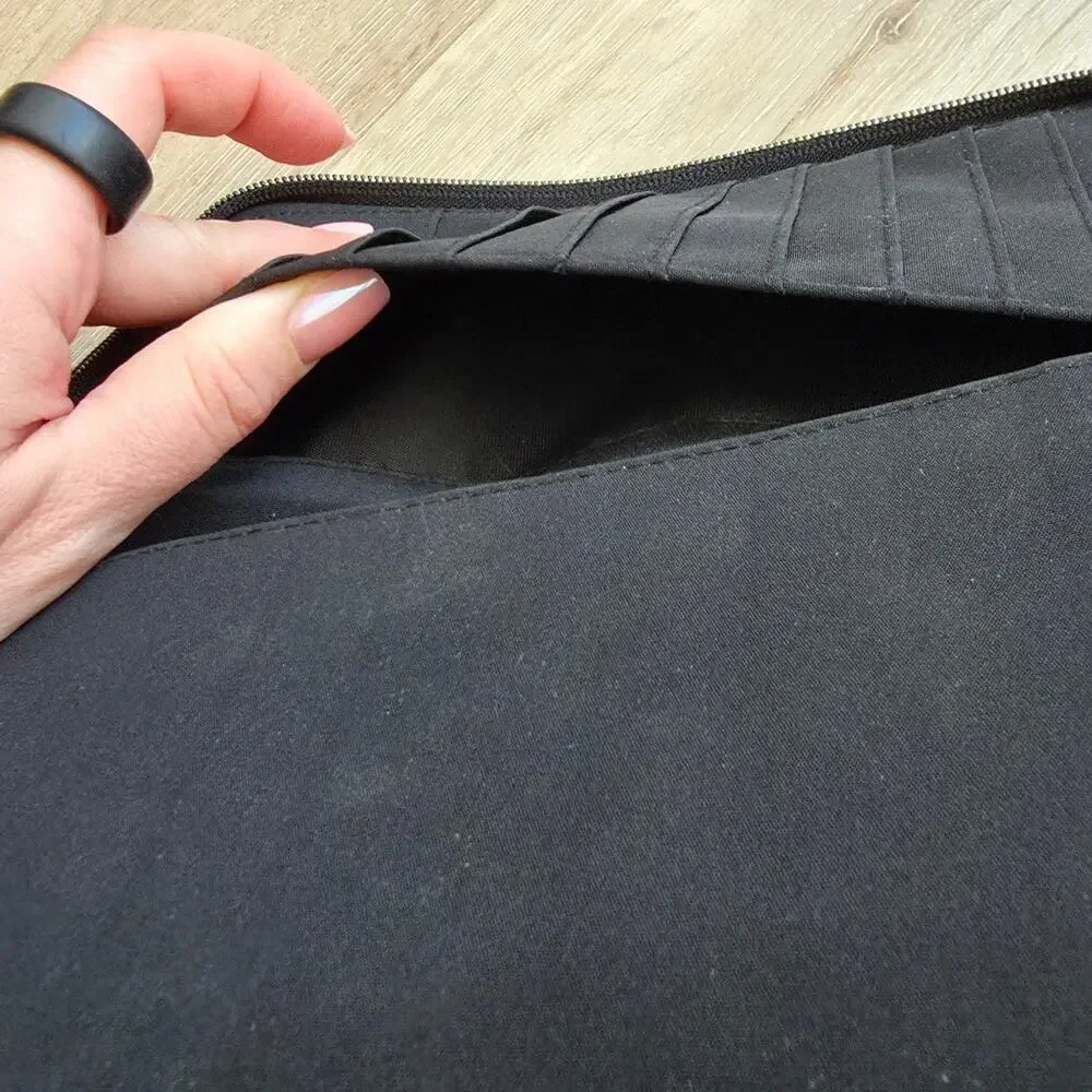 Vintage XOXO Black Emma Pebbled Faux Leather Vinyl  Zip Around Rectangle Wallet